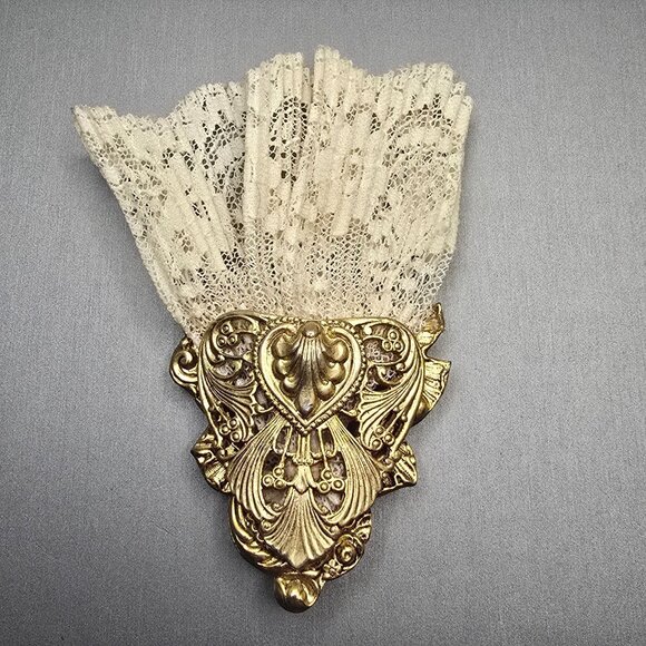 Unbranded Jewelry - VTG Victorian Revival Gold-Tone Filigree Lace Brooch Pin 4" Ornate Heart Motif
